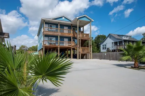 175 W 6th Street D Kemah TX 77565