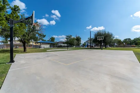 175 W 6th Street D Kemah TX 77565