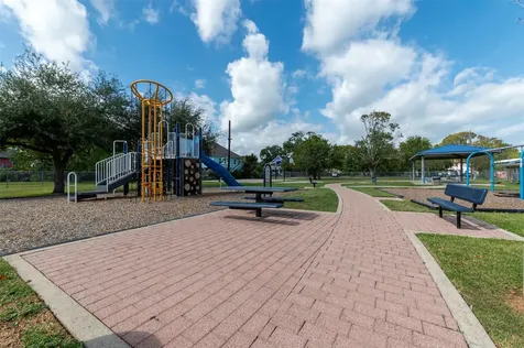 175 W 6th Street D Kemah TX 77565