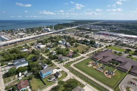 175 W 6th Street D Kemah TX 77565