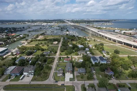 175 W 6th Street D Kemah TX 77565