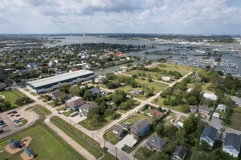 175 W 6th Street D Kemah TX 77565