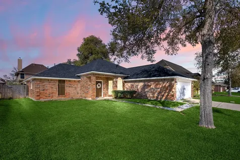 4754 Widerop Lane Friendswood TX 77546