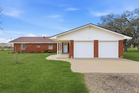 1839 W Henderson Road Angleton TX 77515