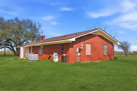 1839 W Henderson Road Angleton TX 77515