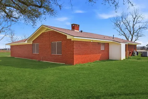 1839 W Henderson Road Angleton TX 77515