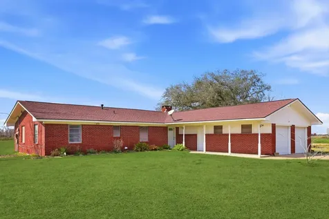 1839 W Henderson Road Angleton TX 77515
