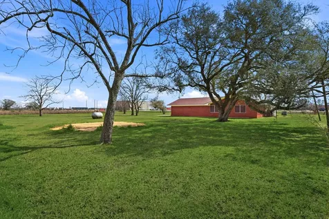 1839 W Henderson Road Angleton TX 77515