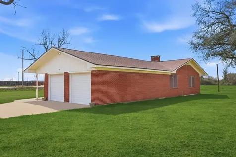 1839 W Henderson Road Angleton TX 77515