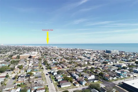 2219 45th Street Galveston TX 77550