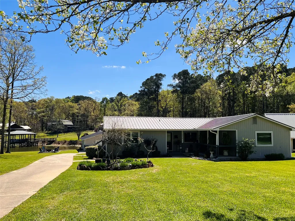 1776 Lakeshore Drive Hemphill TX 75948