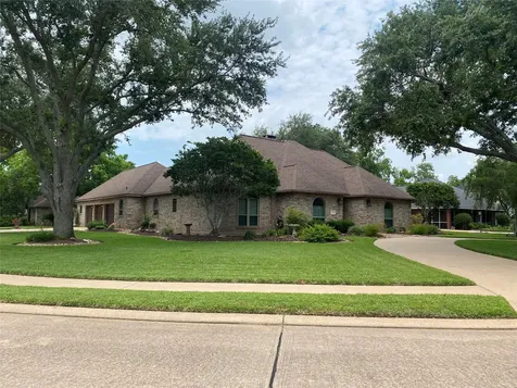 216 Dewberry Drive Lake Jackson TX 77566
