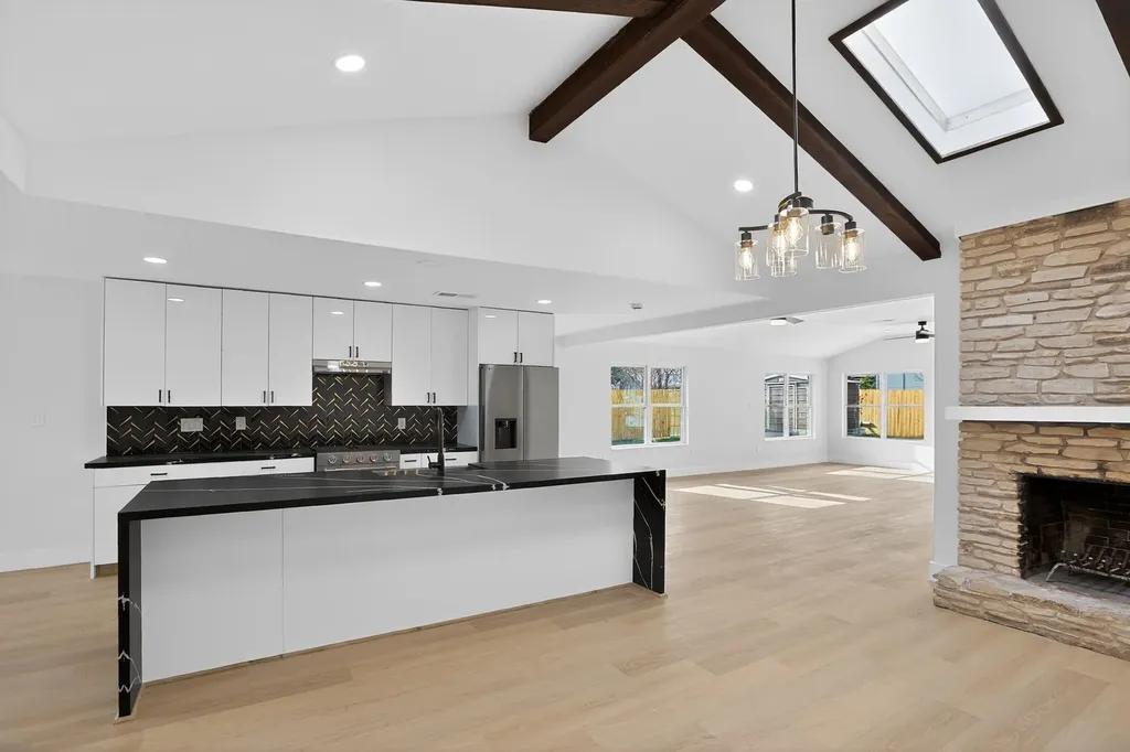 1906 Sunny Brook Drive Austin TX 78723