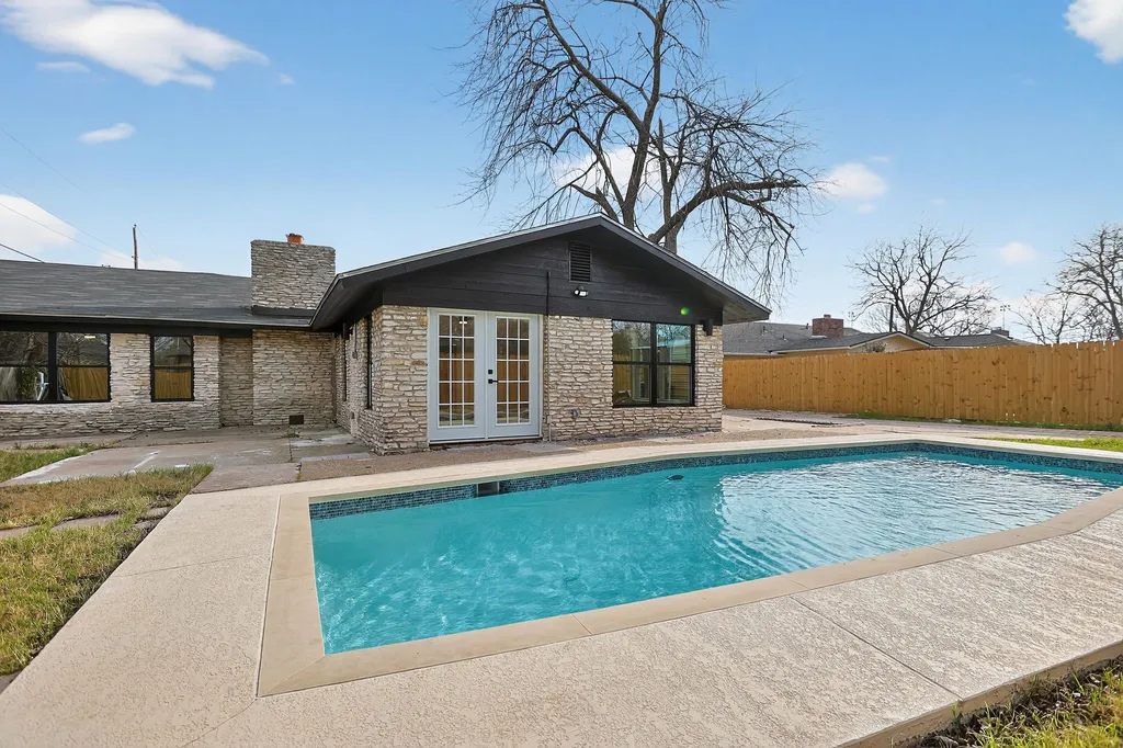 1906 Sunny Brook Drive Austin TX 78723