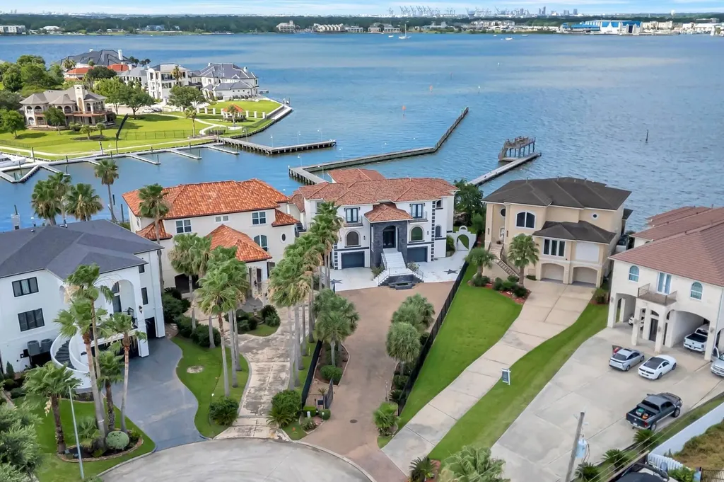 2240 Marina Way Kemah TX 77565