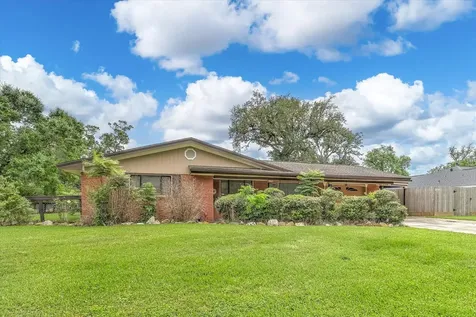 112 Persimmon Lane Lake Jackson TX 77566