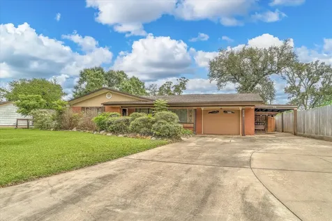 112 Persimmon Lane Lake Jackson TX 77566