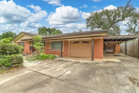 112 Persimmon Lane Lake Jackson TX 77566