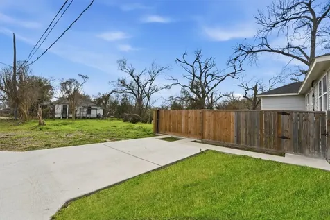 5715 Enid Street Houston TX 77009