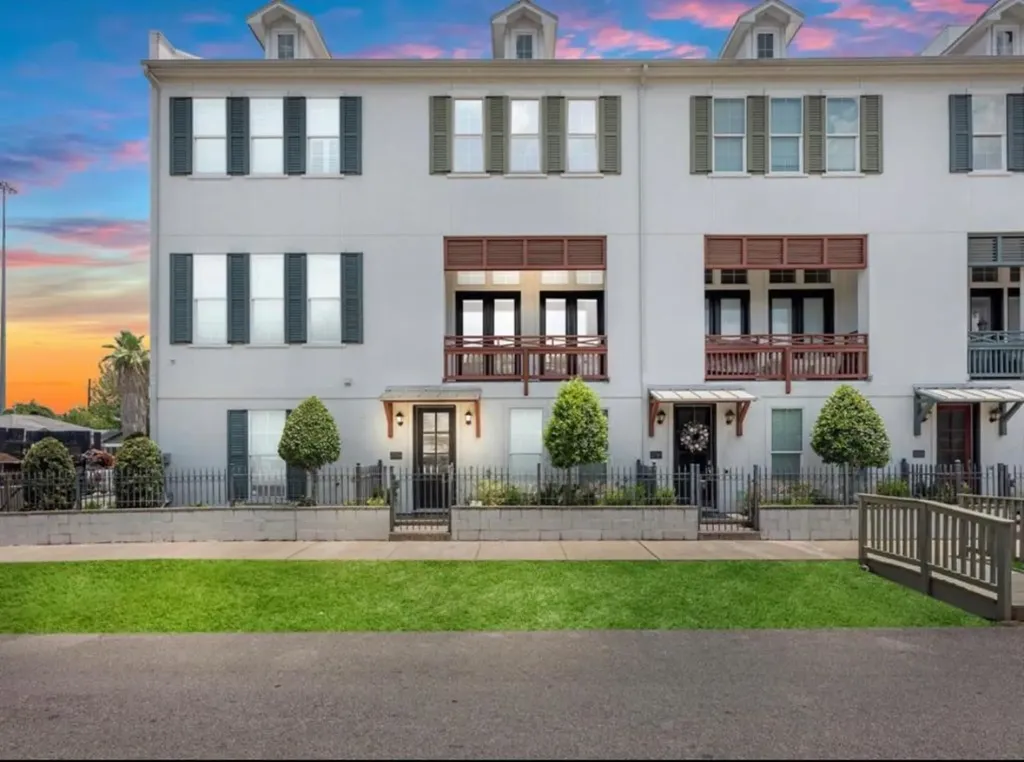 2734 Harvard Street Houston TX 77008