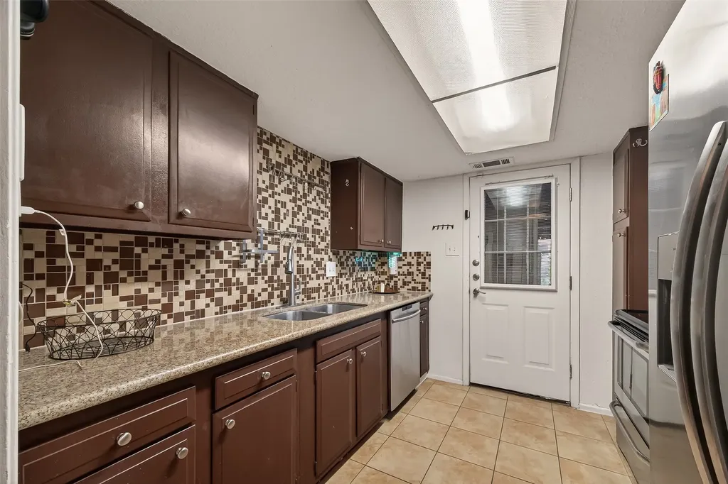 3834 Laura Leigh Drive Friendswood TX 77546