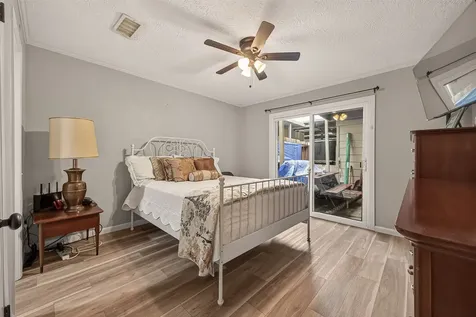3834 Laura Leigh Drive Friendswood TX 77546