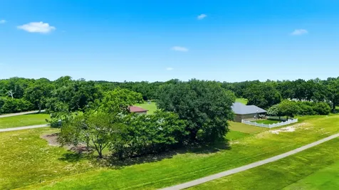 22 Patio Drive Hilltop Lakes TX 77871