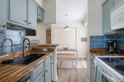 3506 Cove View Boulevard 1311 Galveston TX 77554