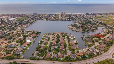 22 Lakeview Drive Galveston TX 77551