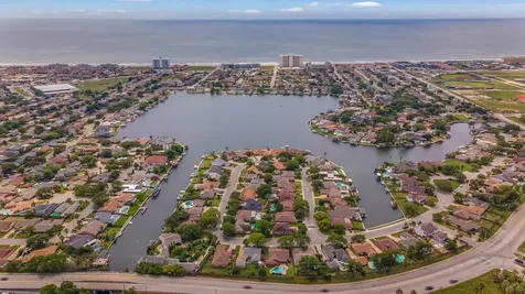 22 Lakeview Drive Galveston TX 77551