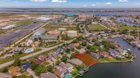 22 Lakeview Drive Galveston TX 77551