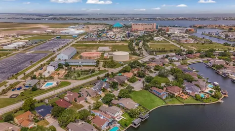 22 Lakeview Drive Galveston TX 77551