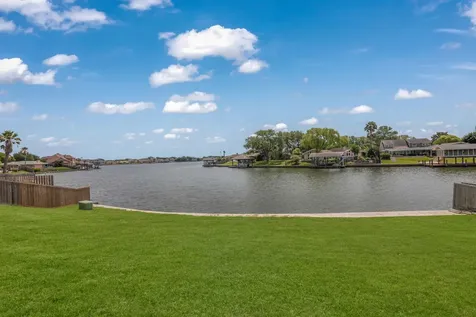 22 Lakeview Drive Galveston TX 77551