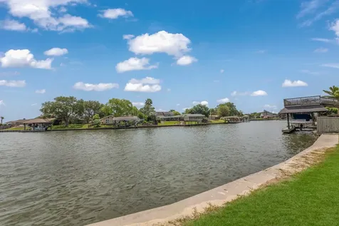 22 Lakeview Drive Galveston TX 77551