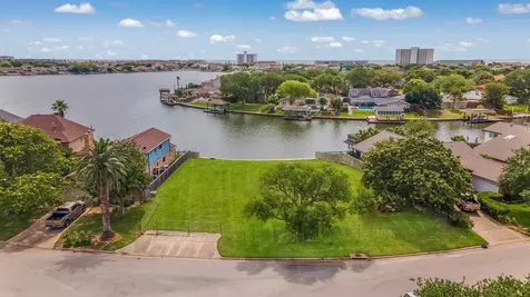 22 Lakeview Drive Galveston TX 77551