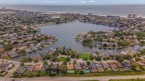 22 Lakeview Drive Galveston TX 77551