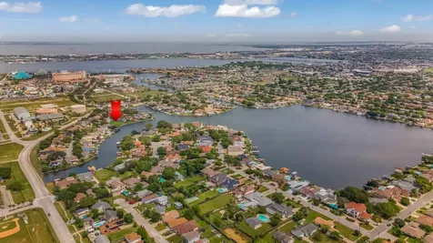 22 Lakeview Drive Galveston TX 77551