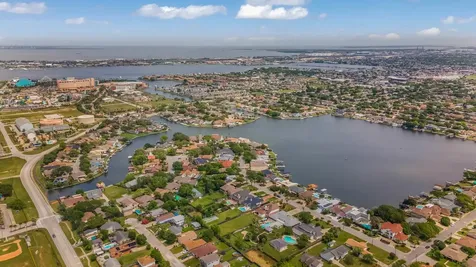22 Lakeview Drive Galveston TX 77551