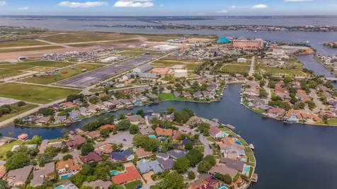 22 Lakeview Drive Galveston TX 77551