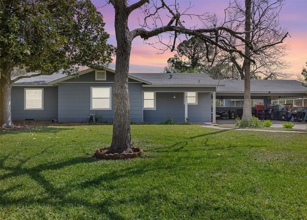 107 N River Drive Columbus TX 78934