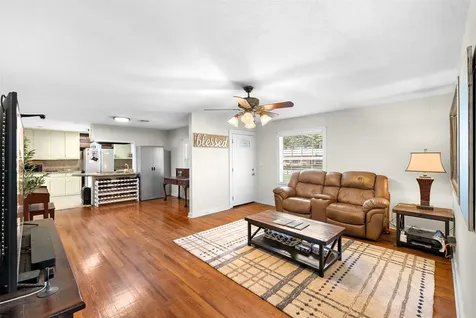 107 N River Drive Columbus TX 78934