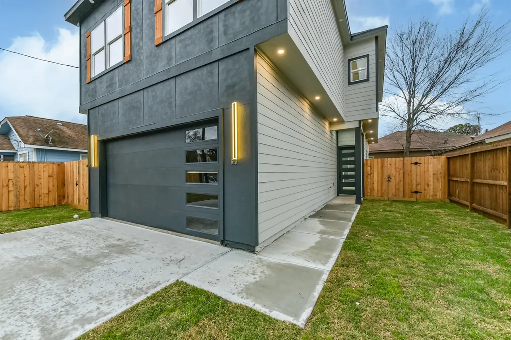 613 Melbourne Street Houston TX 77022