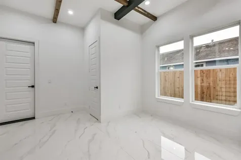 613 Melbourne Street Houston TX 77022