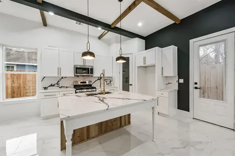 613 Melbourne Street Houston TX 77022