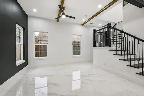 613 Melbourne Street Houston TX 77022