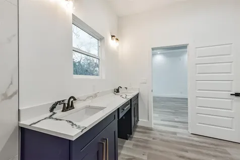 613 Melbourne Street Houston TX 77022