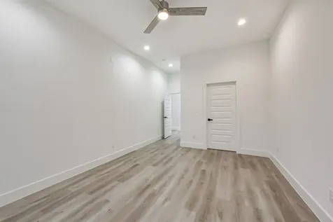 613 Melbourne Street Houston TX 77022