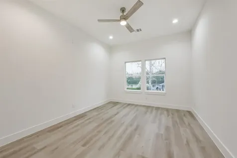 613 Melbourne Street Houston TX 77022