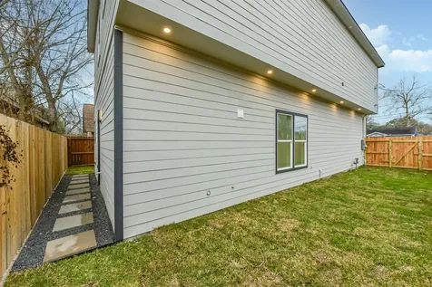 613 Melbourne Street Houston TX 77022