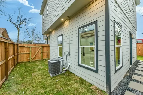 613 Melbourne Street Houston TX 77022